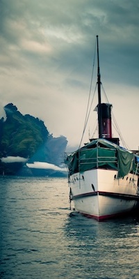 boat_200x400dog.jpg