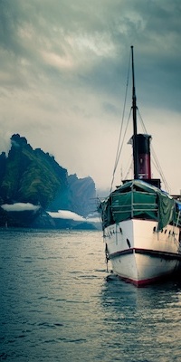 boat_200x400grad.jpg