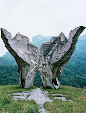 monument_300x395dog.jpg