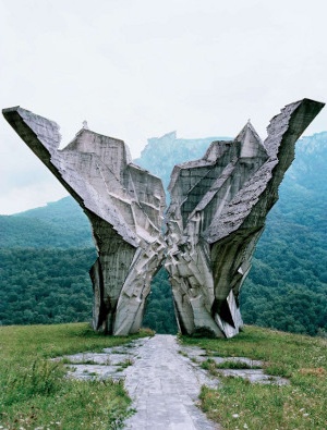 monument_300x395sqdog.jpg