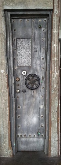 vault_200x533dog.jpg
