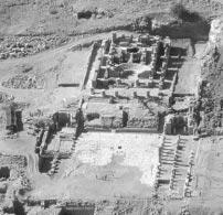 Archaeological Data Visualization in {VR}: Analysis of Lamp Finds at the {G}reat {T}emple of {P}etra, a Case Study.